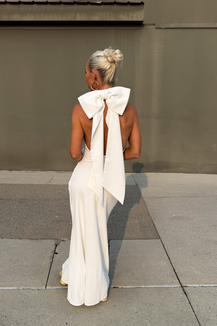 Chic maxi and midi dresses at Kendry Boutique. Elevate your style with our curated collection, perfect for any occasion. Find elegance and comfort in every piece. Shop now!