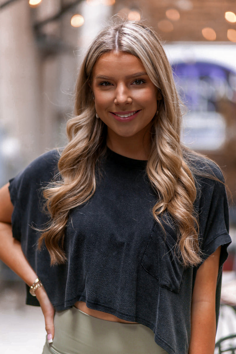 Black Boxy Style Basic Cropped Tee